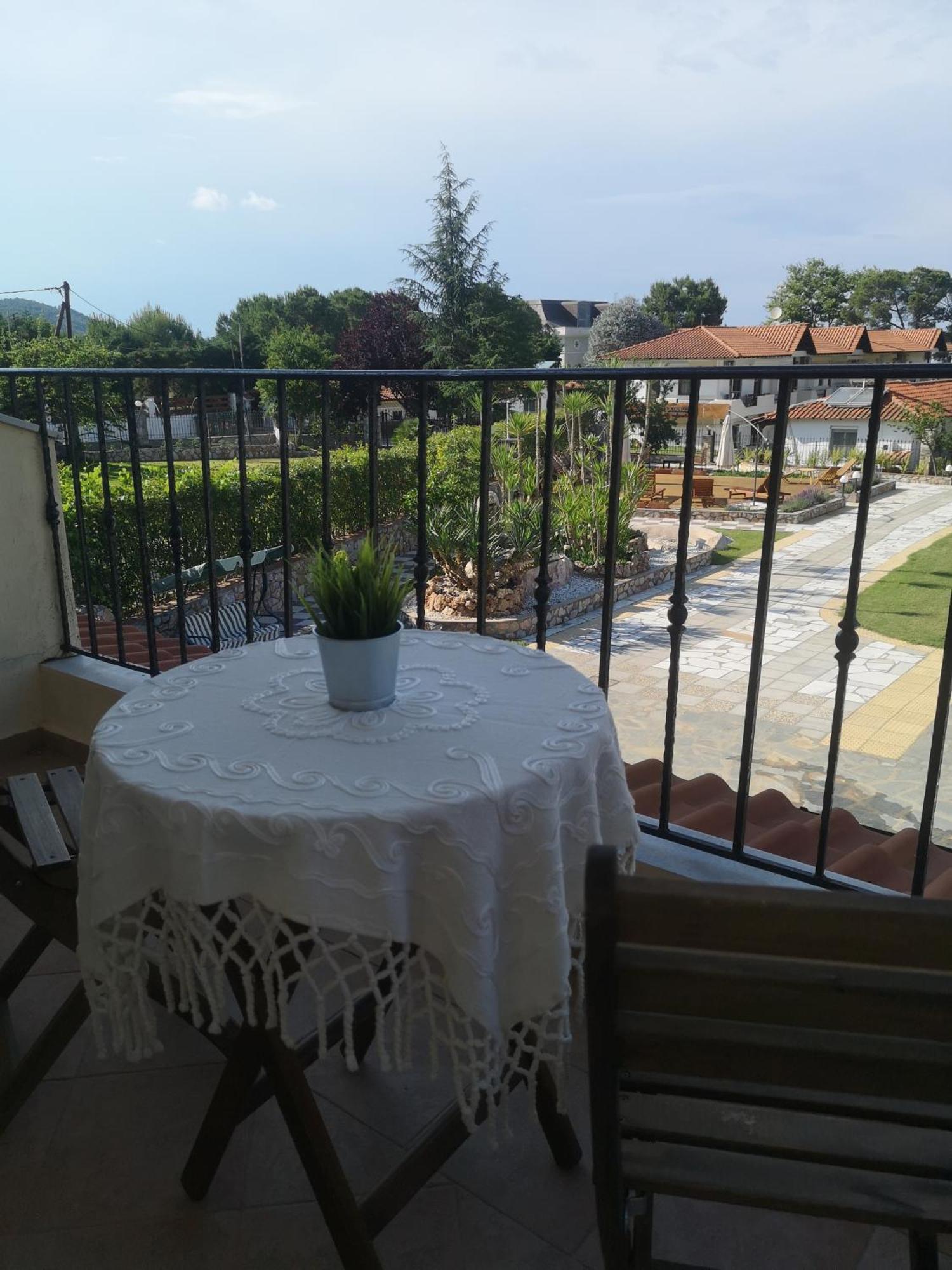 Makis Nest Apart-Hotel Vourvourou Buitenkant foto